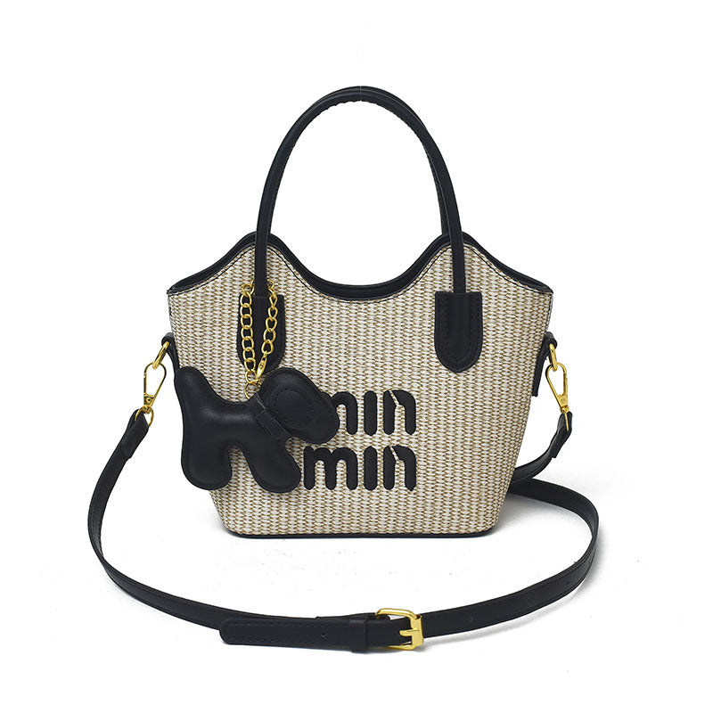 zp630-Women's trendy and niche design shoulder bag