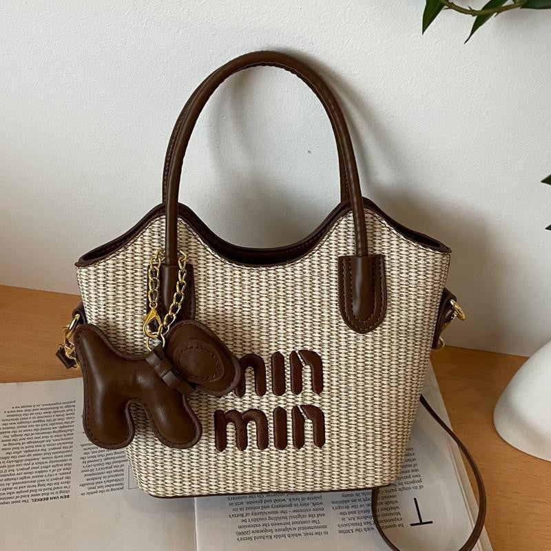 zp630-Women's trendy and niche design shoulder bag