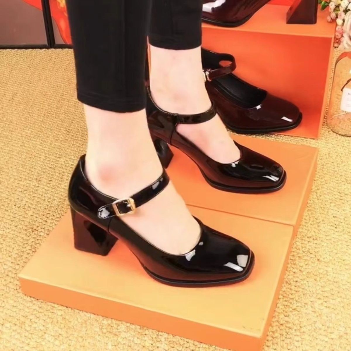 zp648-Women's patent leather square toe mid-heeled shoes
