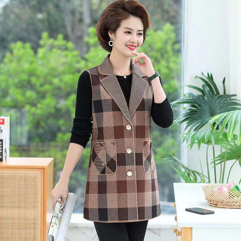 2024 middle-aged and elderly autumn plaid coat mid-length