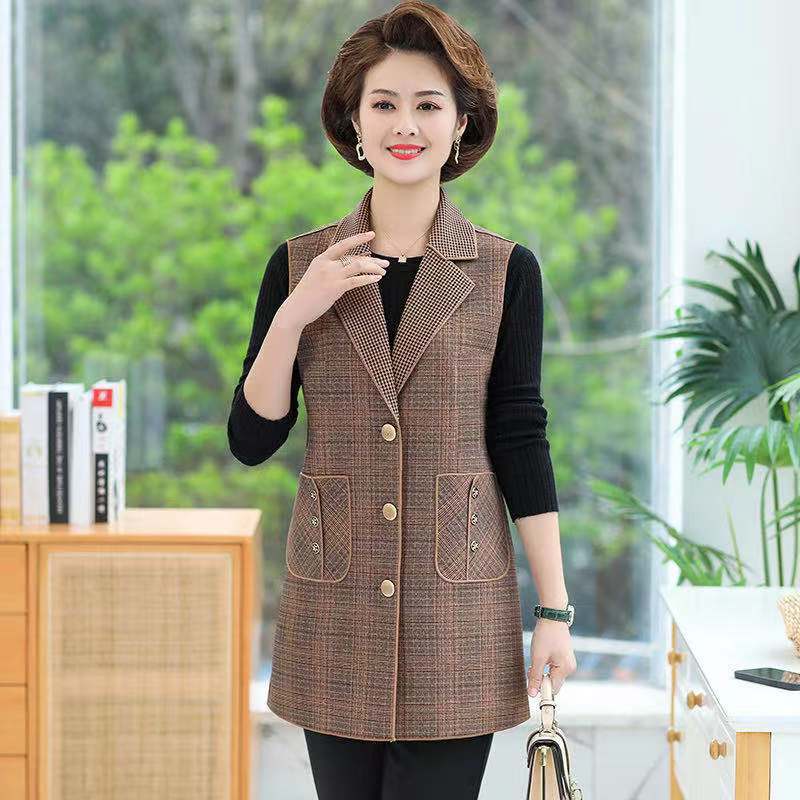 2024 middle-aged and elderly autumn plaid coat mid-length