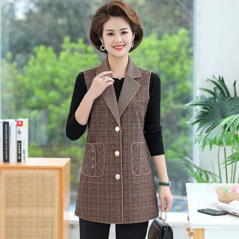 2024 middle-aged and elderly autumn plaid coat mid-length