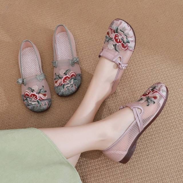 Oriental style soft sole embroidered cloth shoes