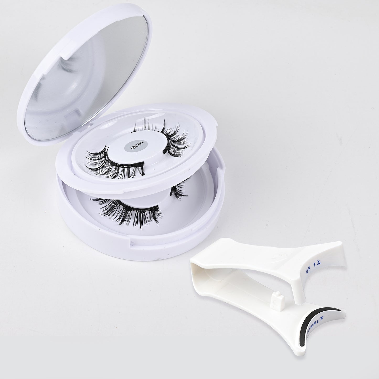 Glue-free magnetic false eyelashes can be worn repeatedly  اشتري 1 و إحصول على 1 مجانا