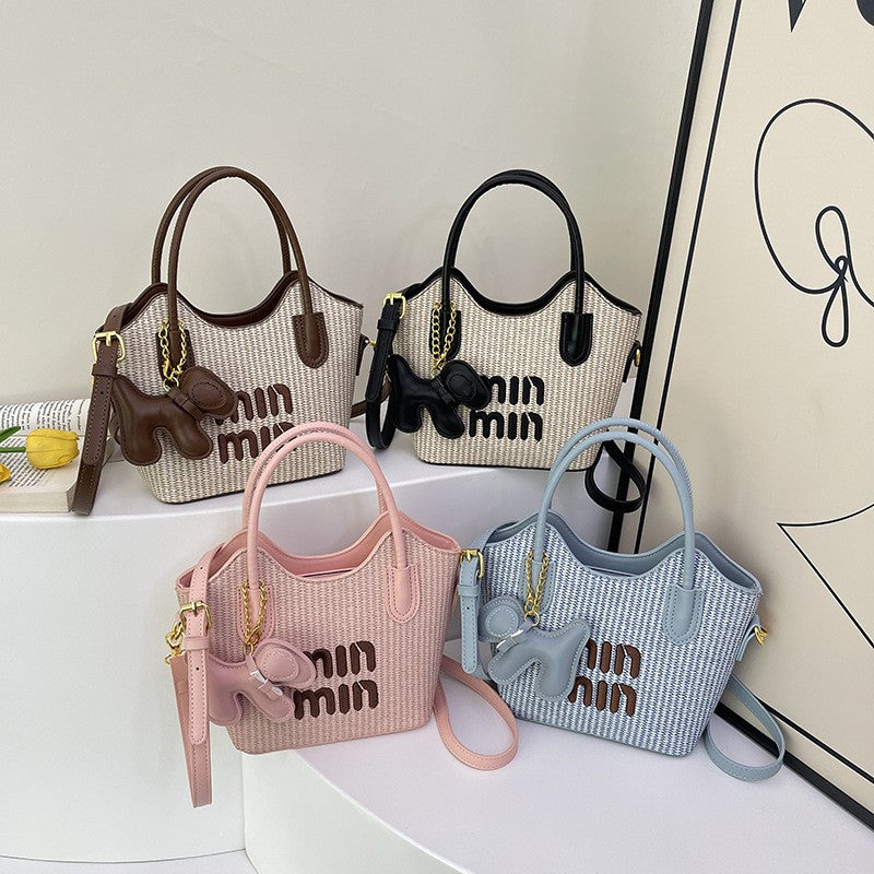 zp630-Women's trendy and niche design shoulder bag